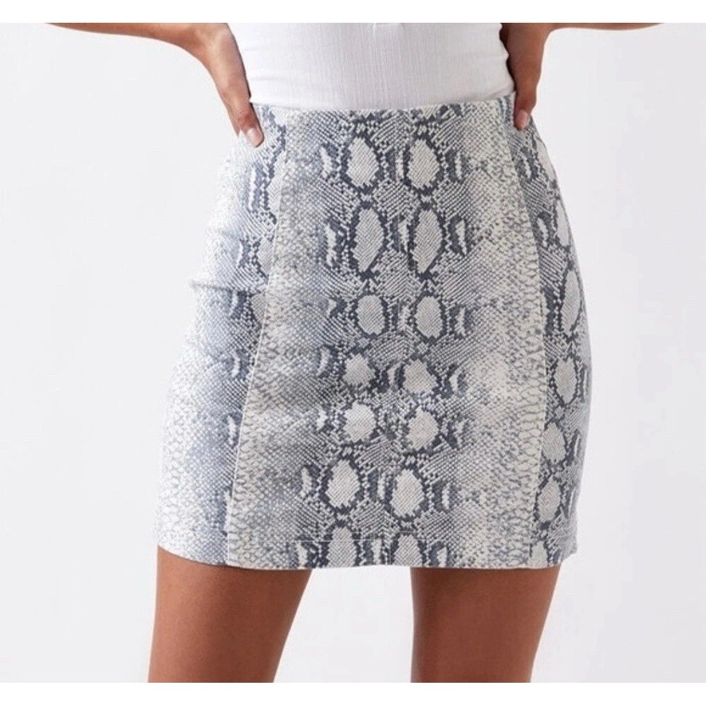 Free People Snakeskin Mini Skirt Modern Femme Novelty Stretch Black/Grey Sz 0 XS